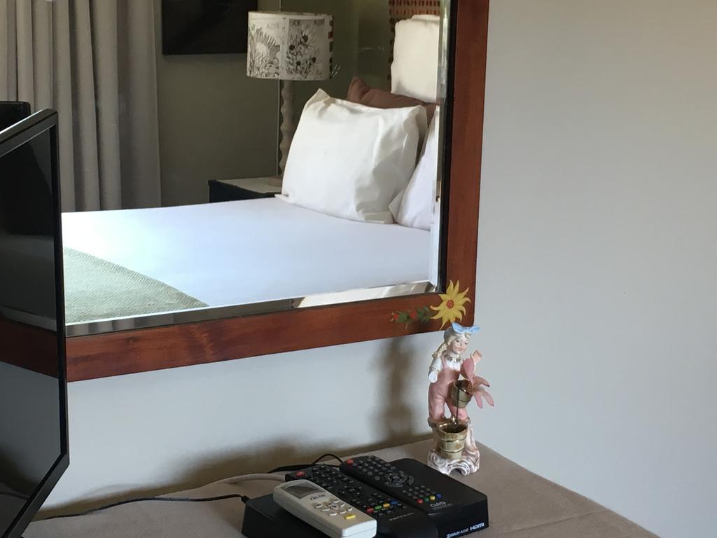 Eden Rose Manor B&B ลา แมร์ซี ภายนอก รูปภาพ
